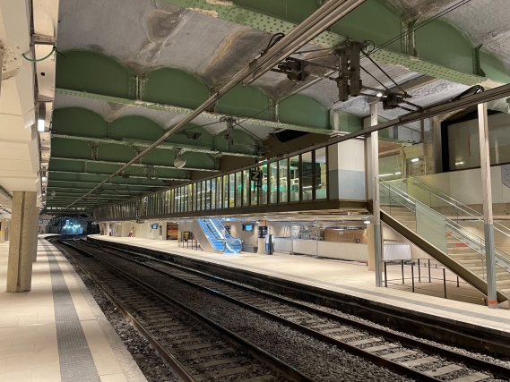 Gare St Michel Notre Dame 01.jpg